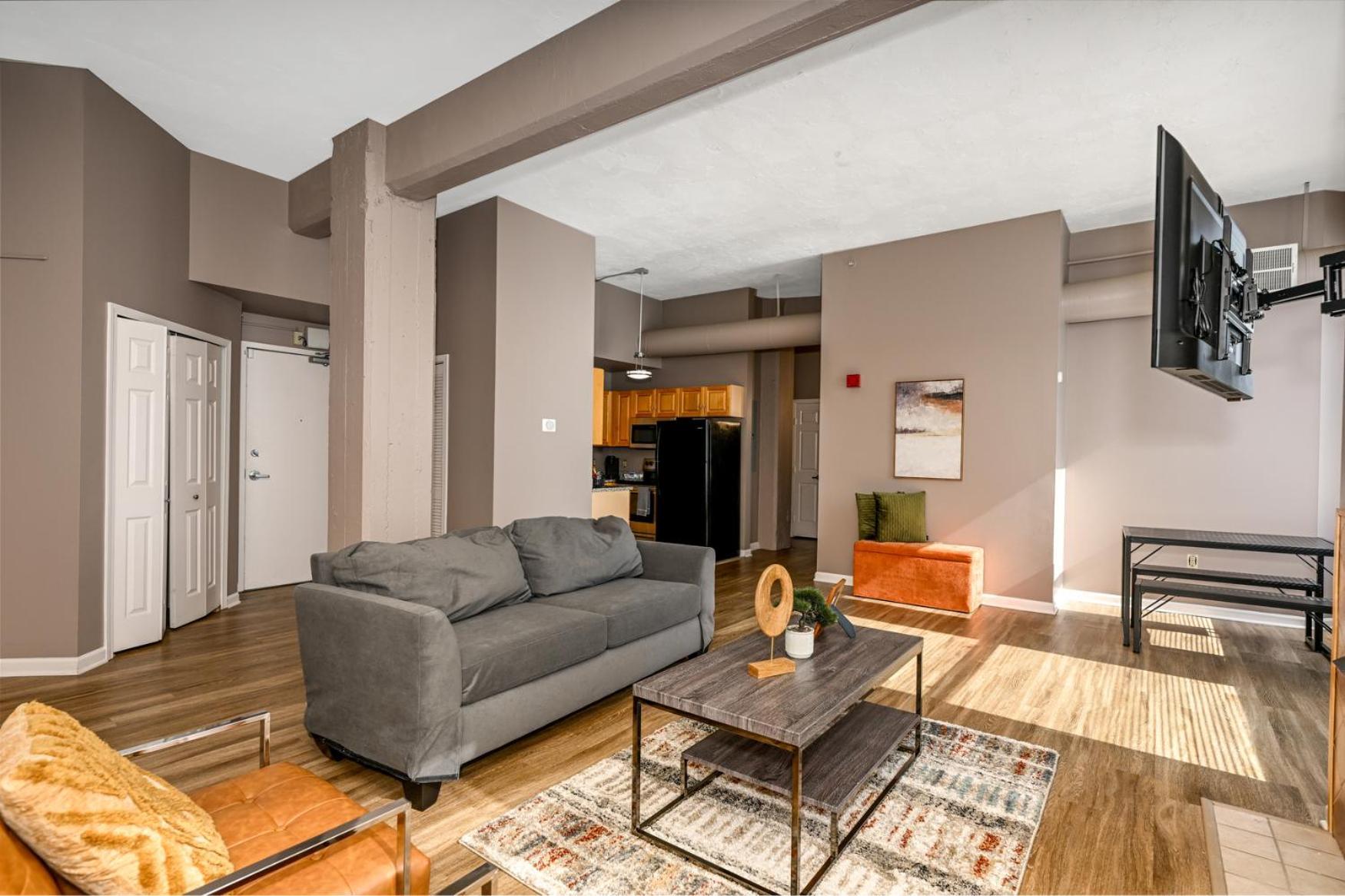 2 Bath Prkg+Gym+Sauna Perk Plaza +30 Day Cleveland Exterior photo