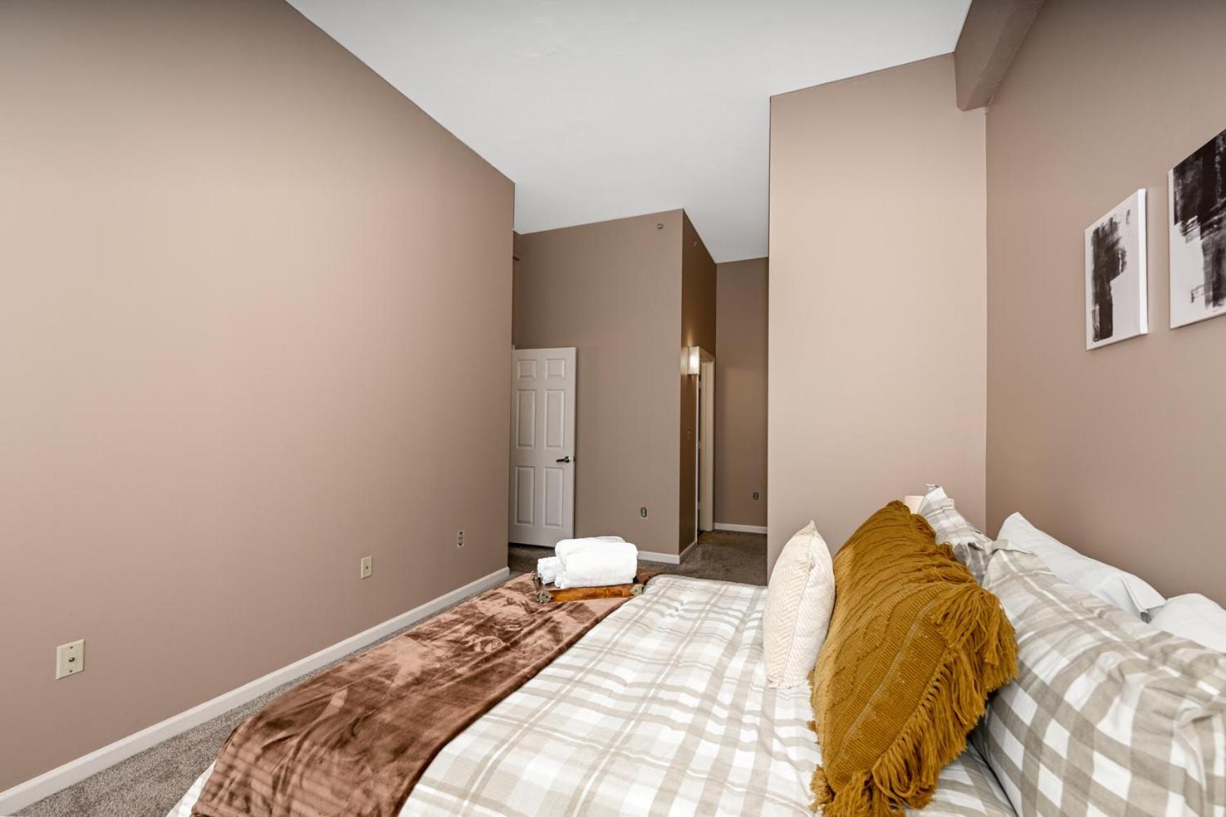 2 Bath Prkg+Gym+Sauna Perk Plaza +30 Day Cleveland Exterior photo